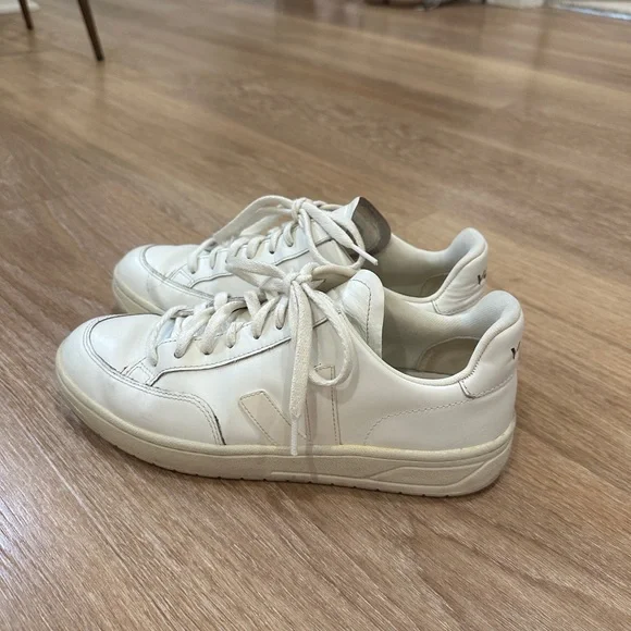 Veja V-90 Sneakers - Picture 2 of 5